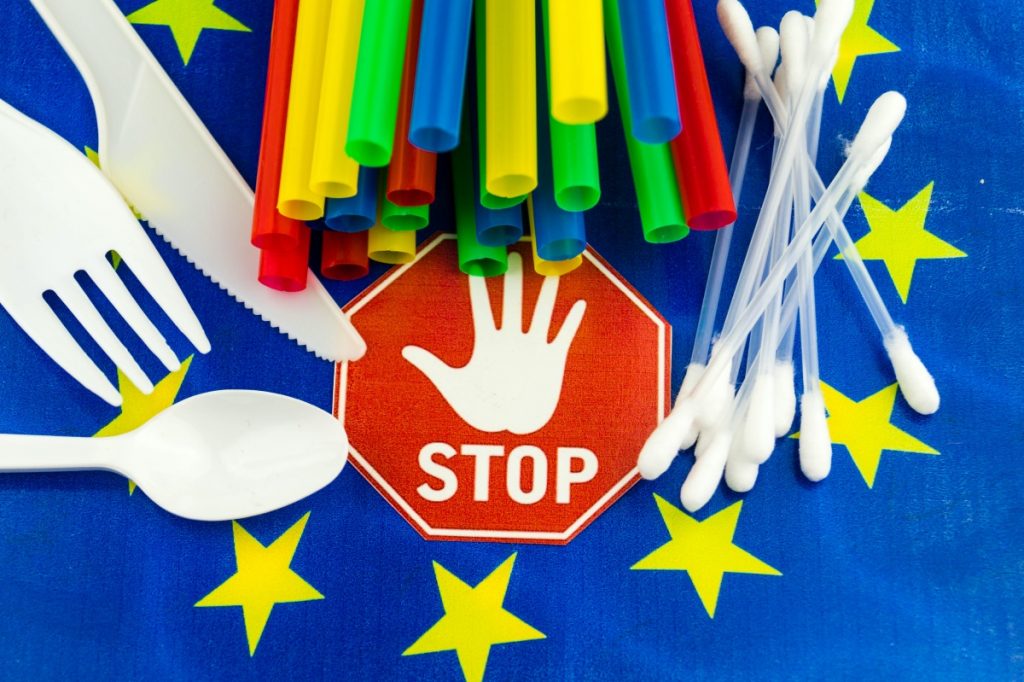 Dal 3 luglio stop alla plastica monouso, ma l'Italia non è ancora