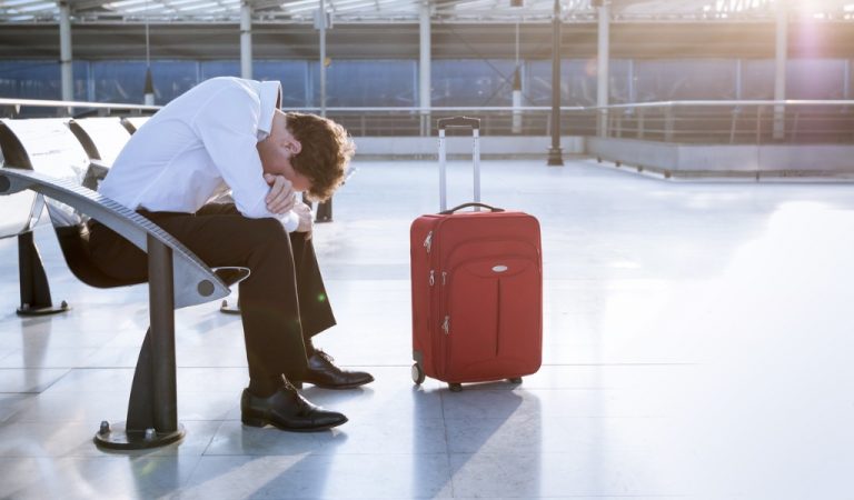 ritardo aereo, cancellazione volo, aeroporto