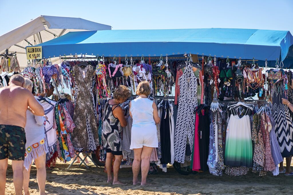 Vendere merce contraffatta sulla spiaggia: quando non è punibile?