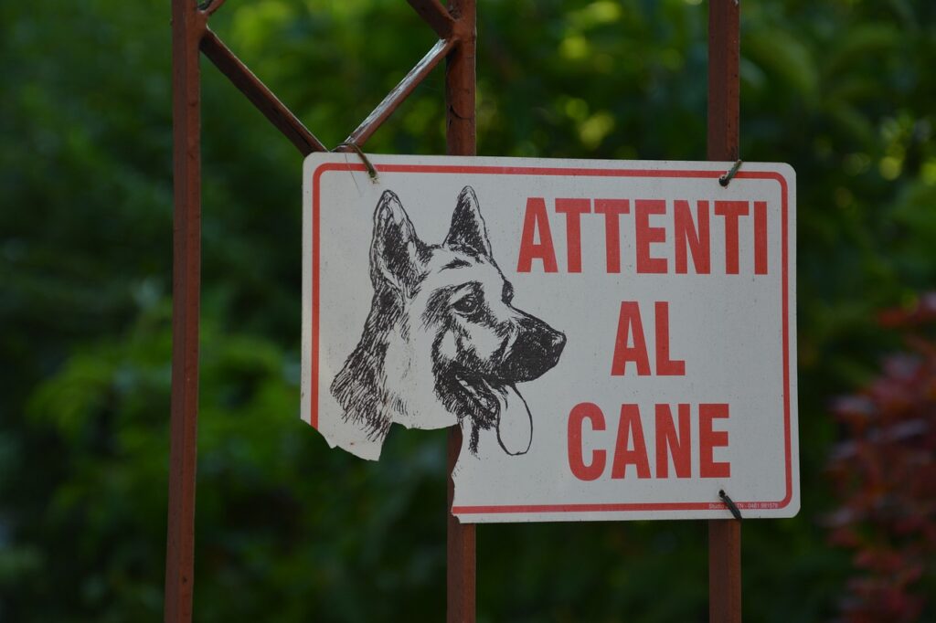 Perché il cartello “Attenti al cane” non serve