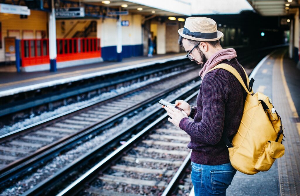 Treno in ritardo: quando spetta il risarcimento da danno esistenziale