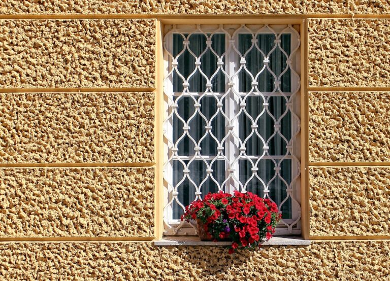 Quando il condominio può vietare le grate alle finestre